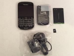 BlackBerry Bold 9900 - 8GB - Black (Unlocked) MINT CONDITION! 2GB CARD INCLUDED